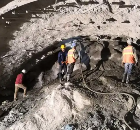 河西拱顶带模注浆料的施工流程及注意事项